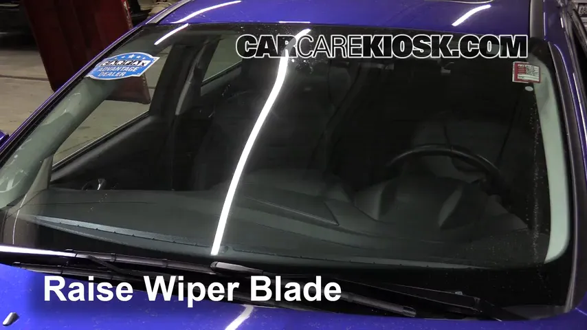 2015 Ford Focus Titanium 2.0L 4 Cyl. FlexFuel Sedan Escobillas de limpiaparabrisas delantero Cambiar escobillas de limpiaparabrisas